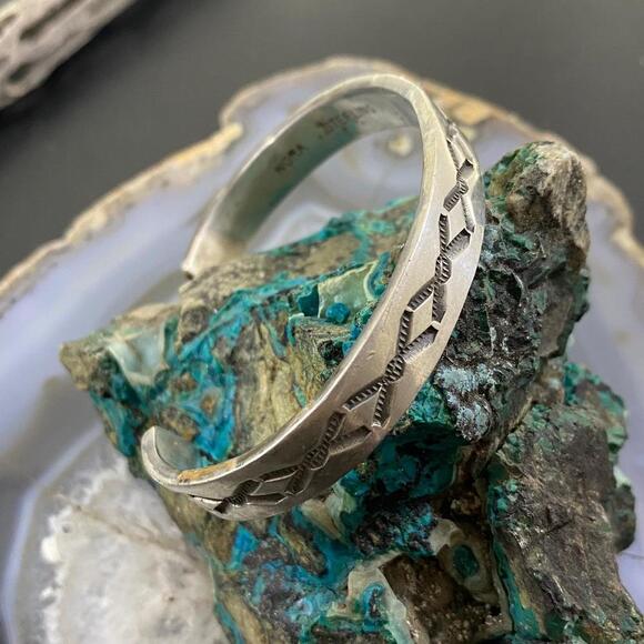 Nora Tahe Vintage Native American Sterling Silver Stamped Bracelet - Picture 4 of 10